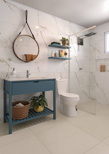 Banheiro moderno com revestimento para banheiro em porcelanato Calacata (paredes) e piso bege claro. A imagem exibe a beleza do porcelanato revestimento para banheiro e a combinação de revestimento retificado para banheiro com decoração. Banheiro moderno com revestimento para banheiro em porcelanato Calacata (paredes) e piso bege claro. A imagem exibe a beleza do porcelanato revestimento para banheiro e a combinação de revestimento retificado para banheiro com decoração.