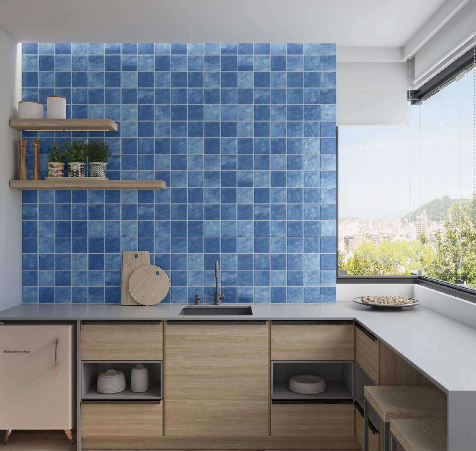 backsplash revestido com cerâmica Poço azul.