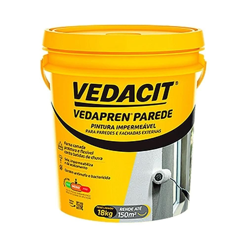 Balde amarelo de Vedacit Vedapren Parede, uma pintura impermeável para paredes e fachadas externas. O rótulo destaca 'Forma camada protetora e flexível contra batidas de chuva', 'Alta impermeabilidade e elasticidade', 'Ação antimofo e bactericida', 'Peso Líquido 18 kg' e 'Rende até 150m²', com ilustração de aplicação com rolo em uma parede externa. Balde amarelo de Vedacit Vedapren Parede, uma pintura impermeável para paredes e fachadas externas. O rótulo destaca 'Forma camada protetora e flexível contra batidas de chuva', 'Alta impermeabilidade e elasticidade', 'Ação antimofo e bactericida', 'Peso Líquido 18 kg' e 'Rende até 150m²', com ilustração de aplicação com rolo em uma parede externa.