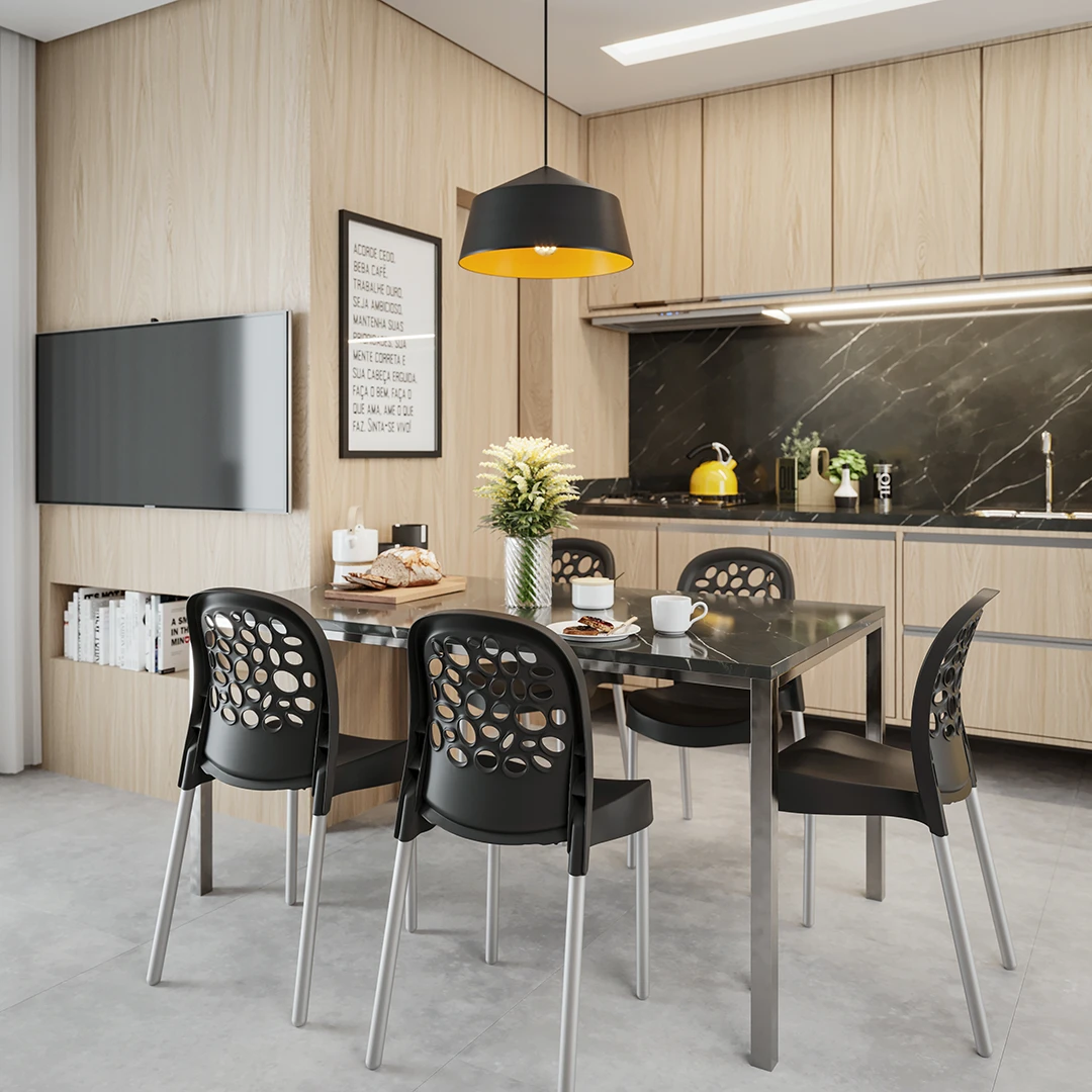 Cozinha moderna com mesa retangular de tampo escuro e quatro cadeiras de plástico pretas com design vazado no encosto. Cozinha moderna com mesa retangular de tampo escuro e quatro cadeiras de plástico pretas com design vazado no encosto.