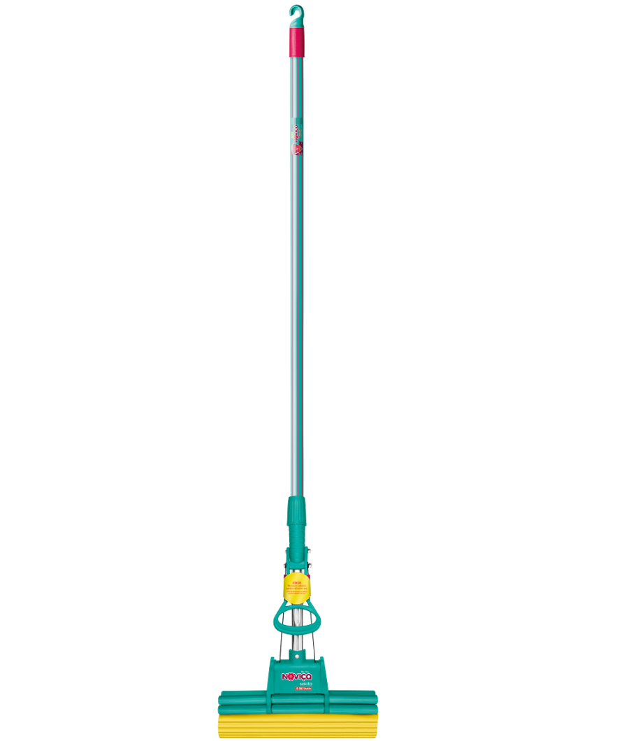 Mop Noviça Sekito com cabo de metal e base verde e amarela com espuma para absorção de líquidos.