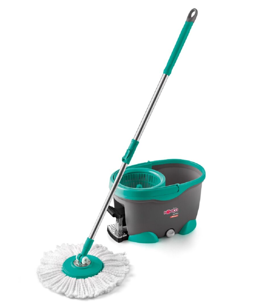 Kit de limpeza com balde e mop giratório, ideal para uma faxina prática e sem esforço.