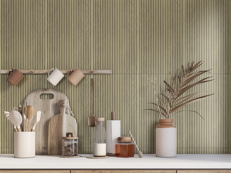Cozinha moderna com revestimento para cozinha de parede em padrão ripado (slatted) de cor clara, imitando madeira. A imagem ilustra revestimentos para cozinha moderna e modelos de cerâmica para cozinha baratos.
Cozinha moderna com revestimento para cozinha de parede em padrão ripado (slatted) de cor clara, imitando madeira. A imagem ilustra revestimentos para cozinha moderna e modelos de cerâmica para cozinha baratos.